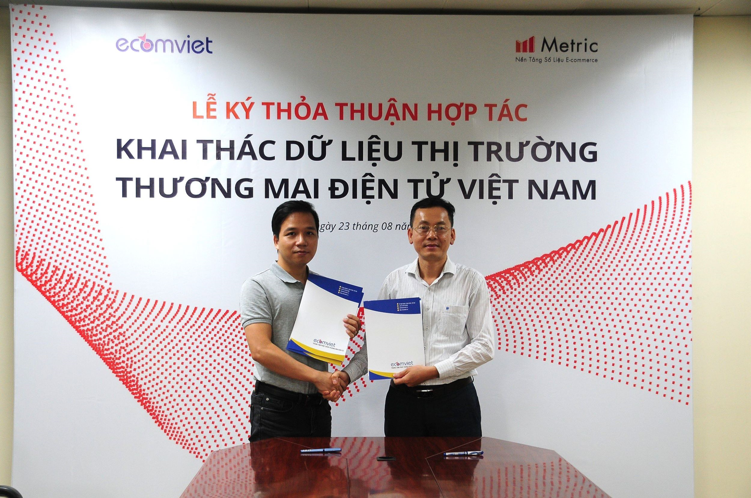 Lễ ký Biên bản hợp tác nghiên cứu, xây dựng và khai thác dữ liệu thị trường thương mại điện tử tại Việt Nam